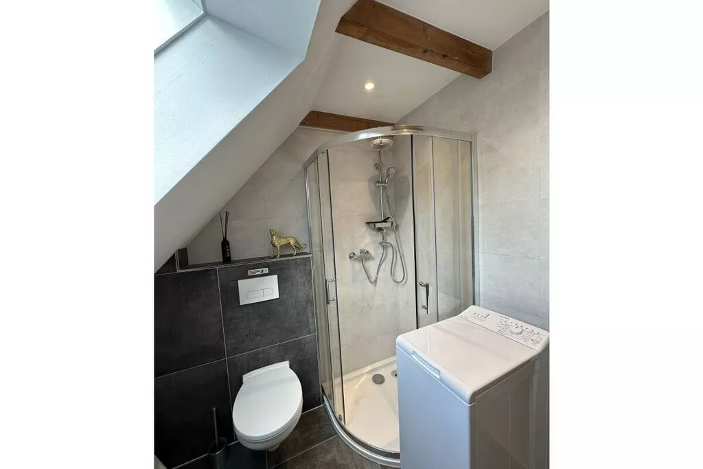 453084-Bathroom