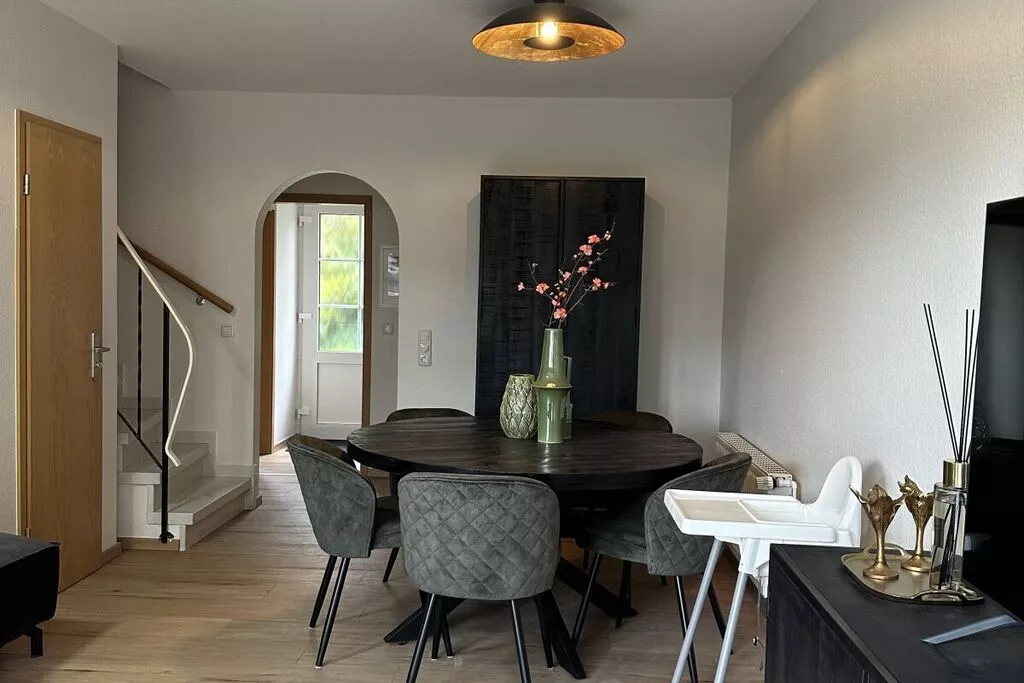 451114-Esszimmer