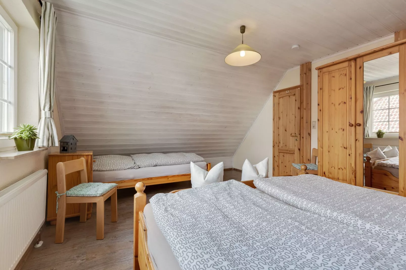 Ferienhaus mit Garten und Terrasse vor Rostock/Warnemünde-Bedroom