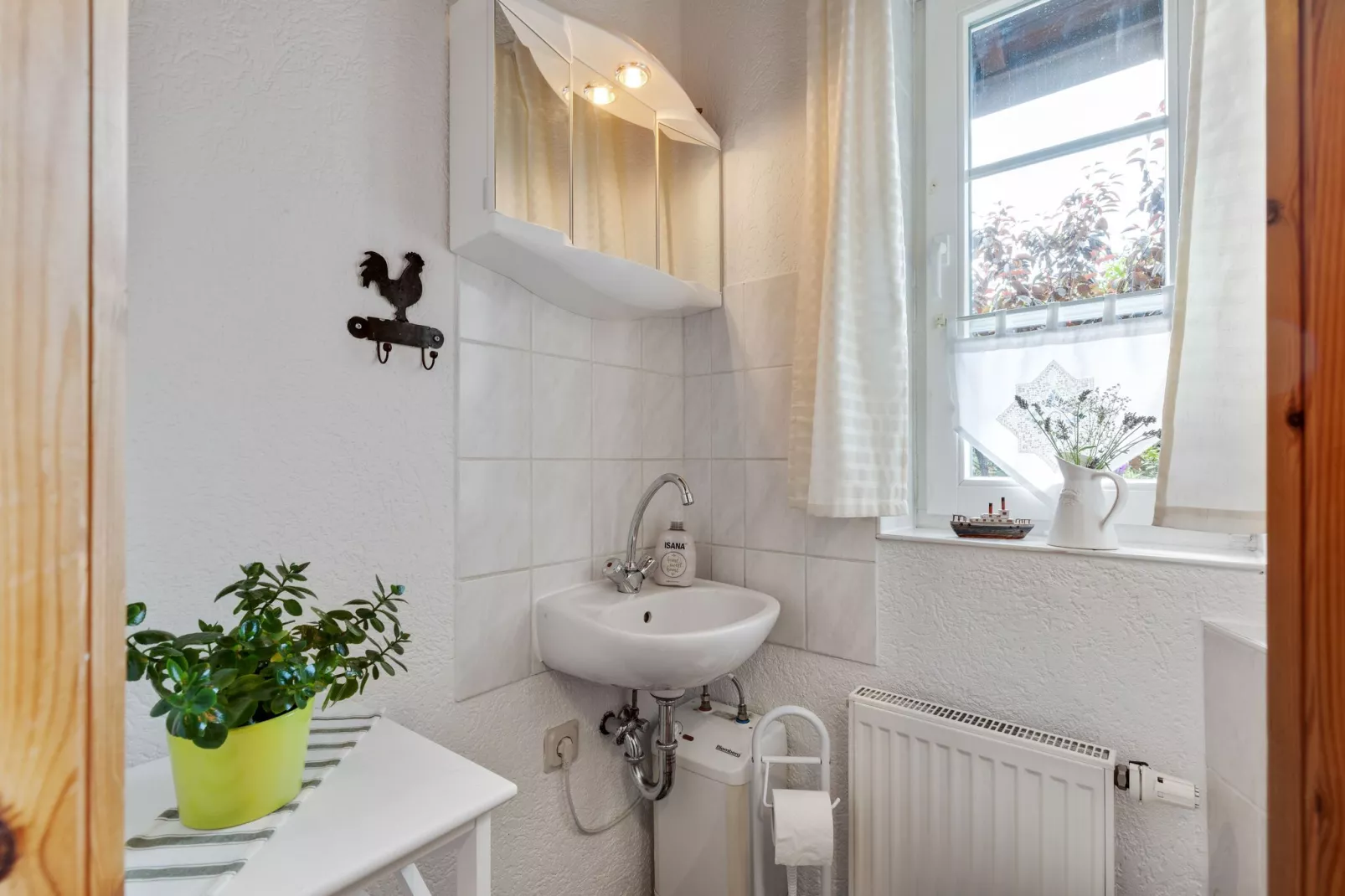 Ferienhaus mit Garten und Terrasse vor Rostock/Warnemünde-Bathroom