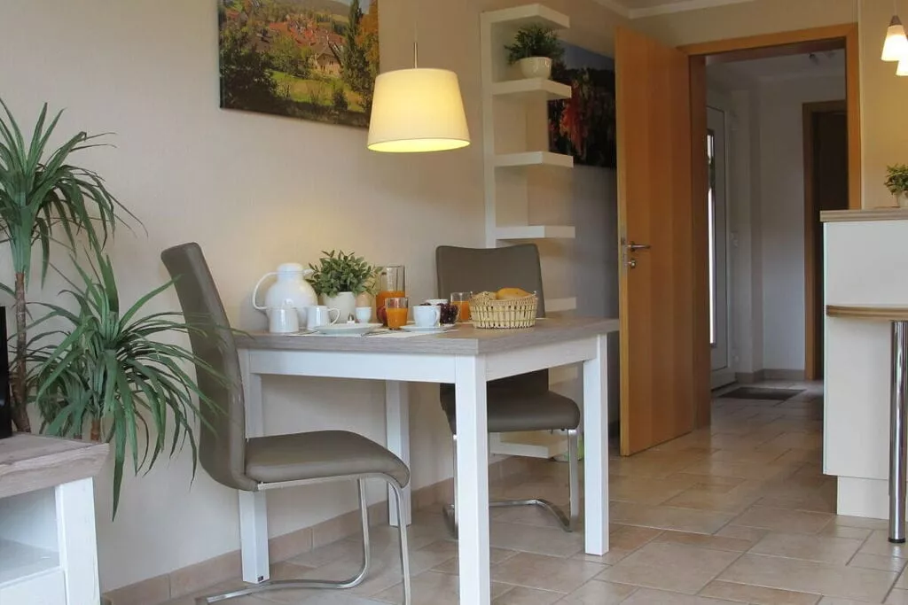 15822-Dining room