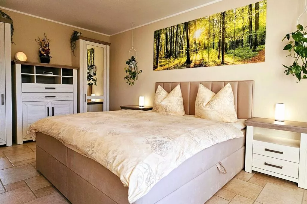 15822-Bedroom