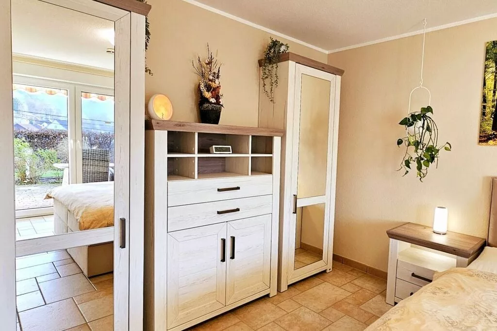 15822-Bedroom