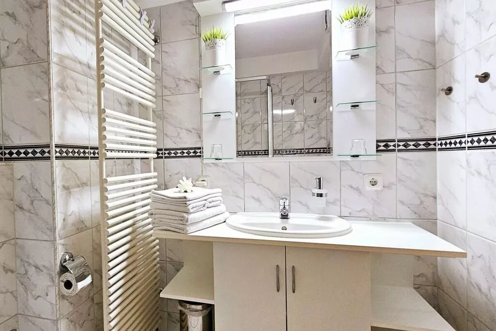 15822-Bathroom