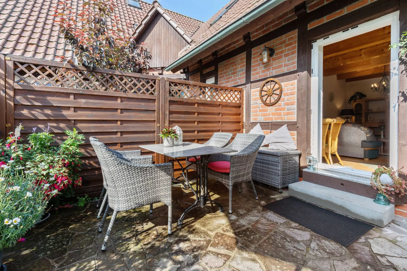 Ferienhaus mit Garten und Terrasse vor Rostock/Warnemünde-Terrace balcony