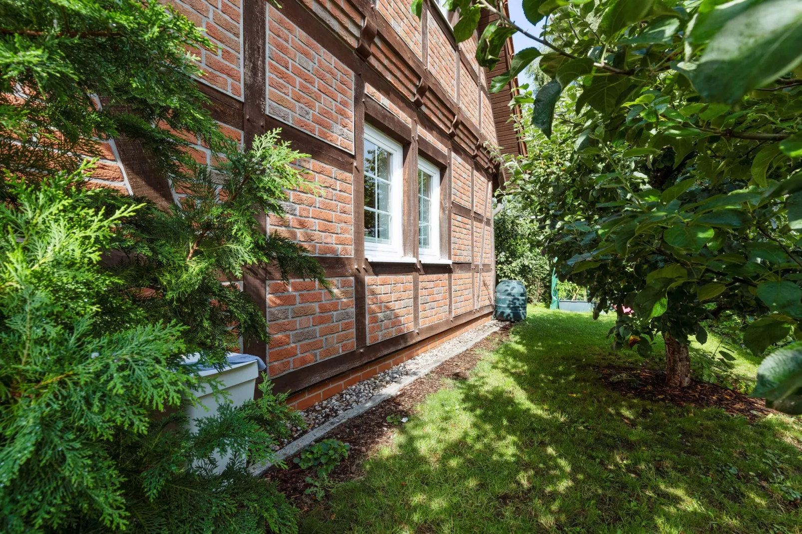 Ferienhaus mit Garten und Terrasse vor Rostock/Warnemünde-Gardens summer