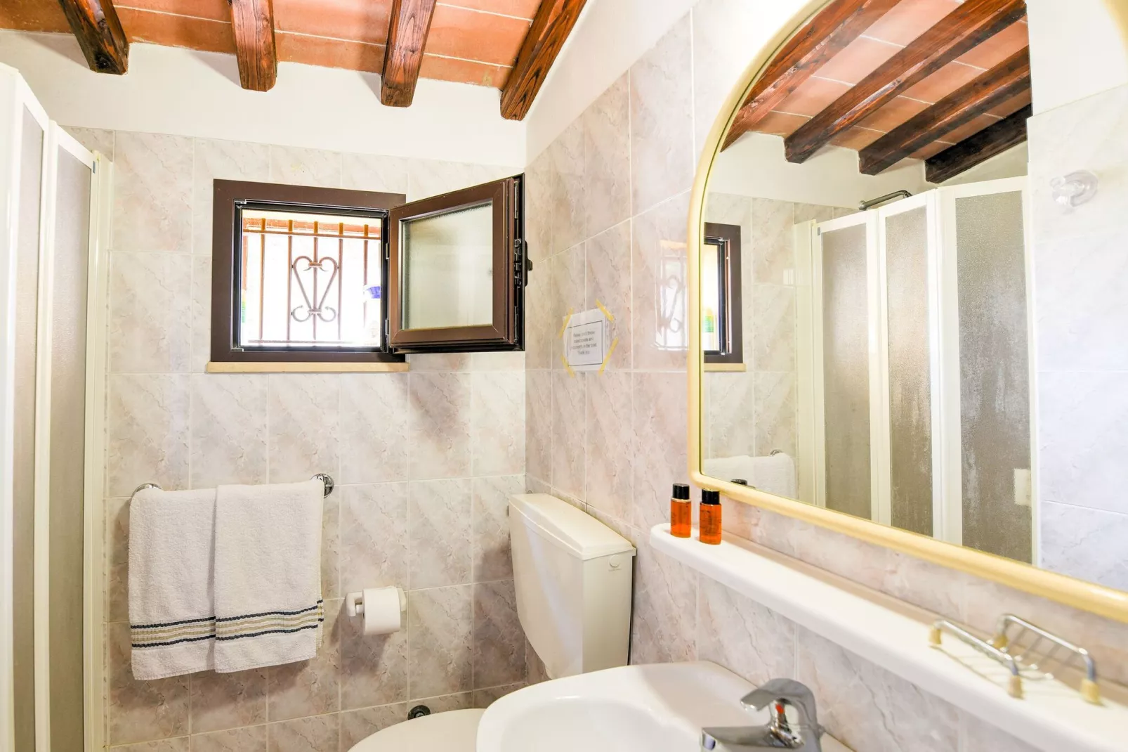 Chiaradue-Bathroom