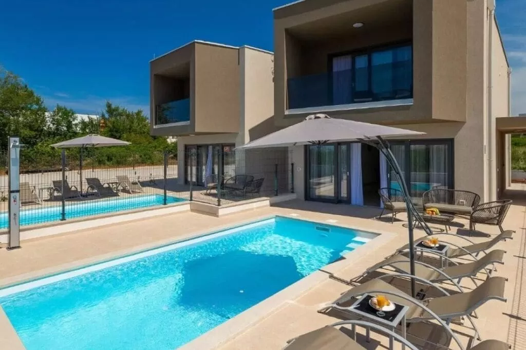 poolofhouse