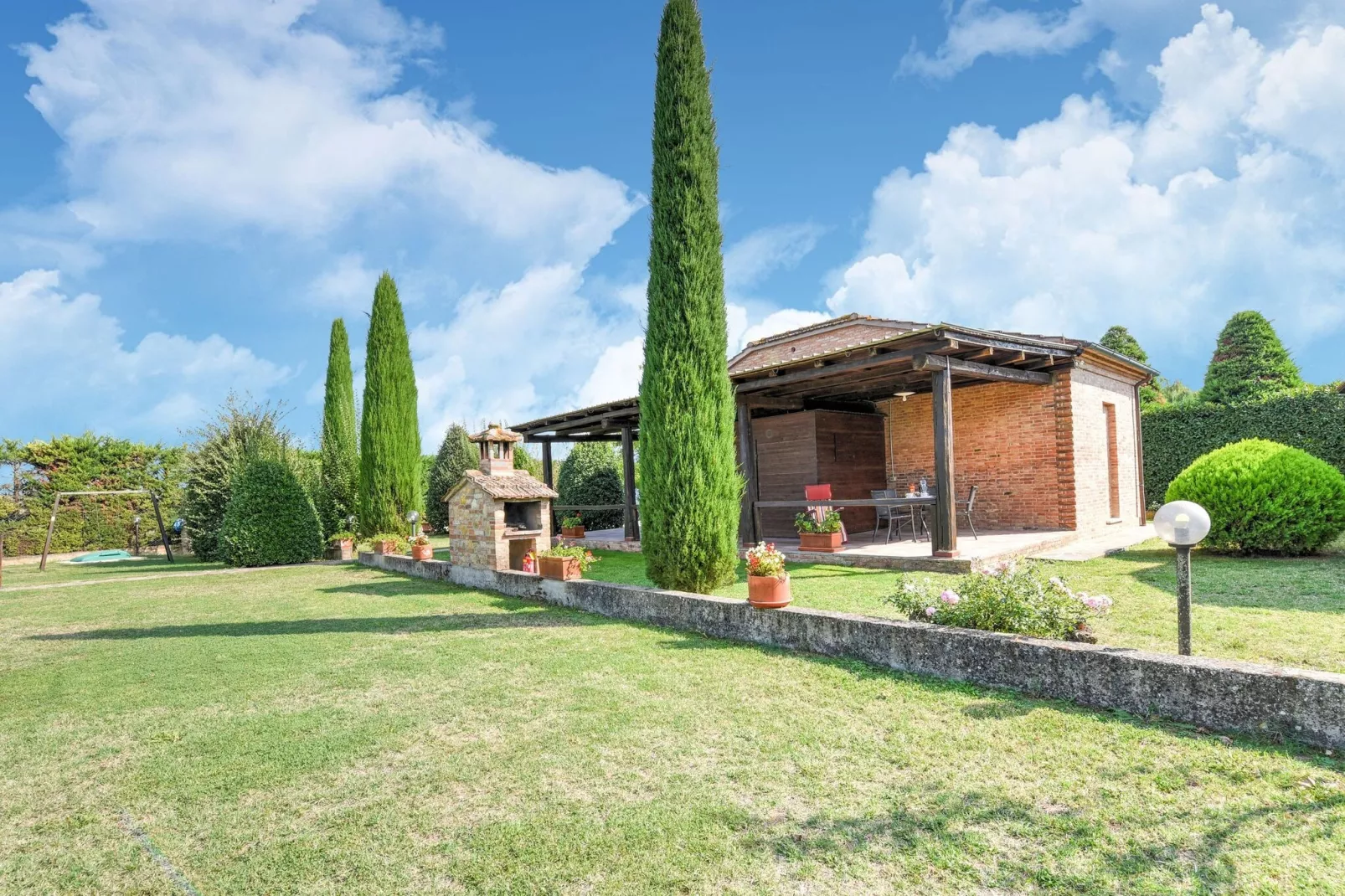 Chiaraquattro-Exterior summer