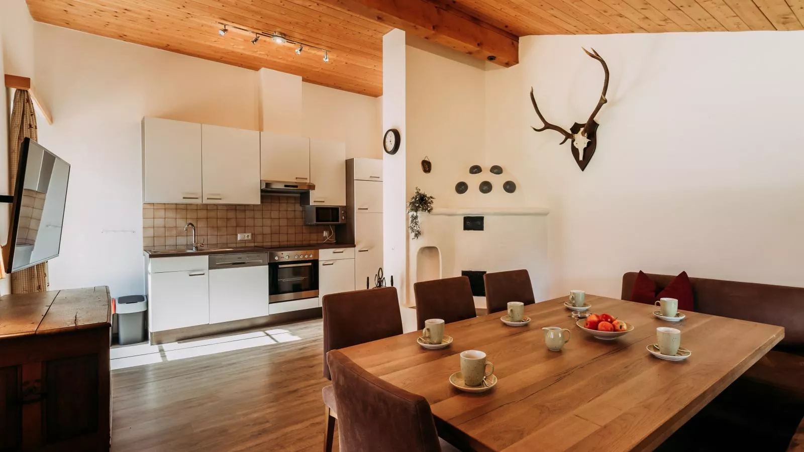 Barney M-Dining room
