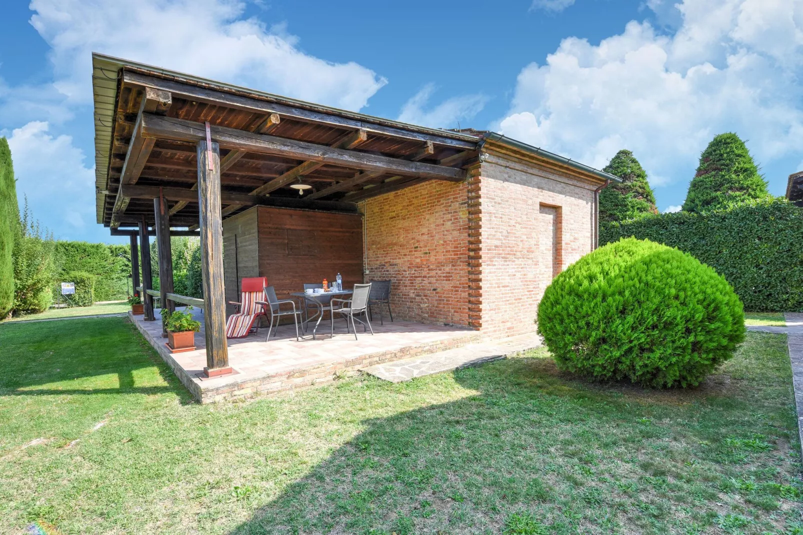 Chiaraquattro-Exterior summer