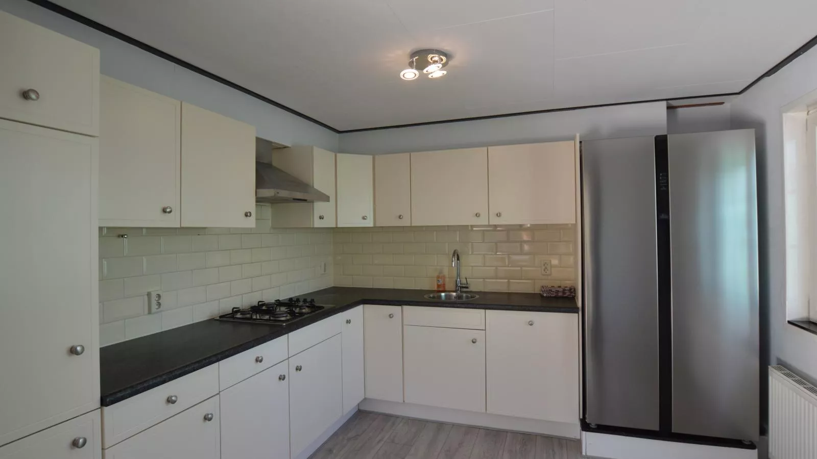 T Kaatsheuveltje 1-Kitchen