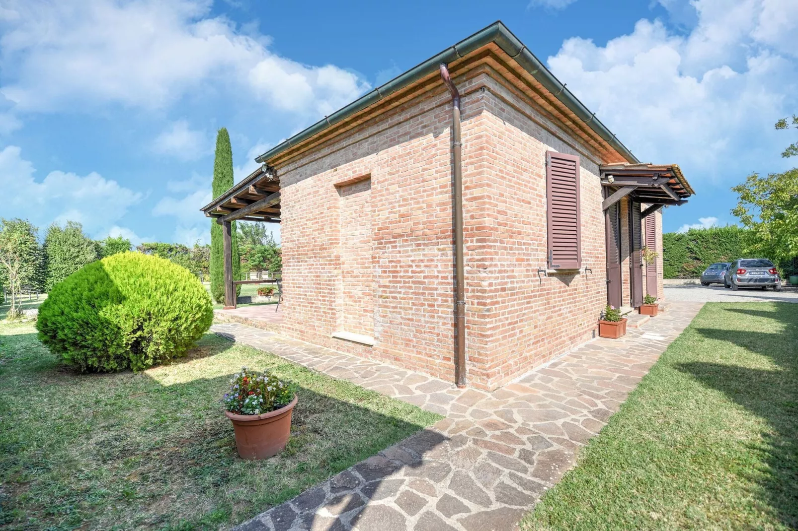 Chiaraquattro-Exterior summer