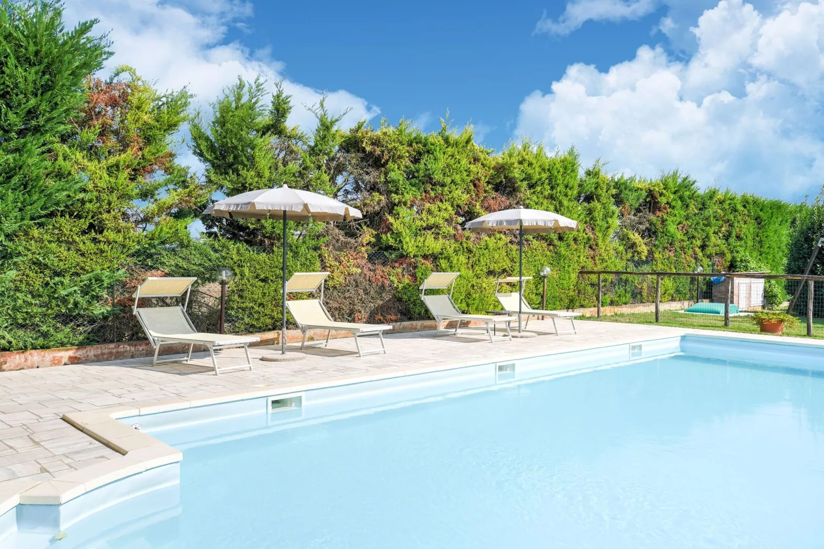 Chiaraquattro-Pool