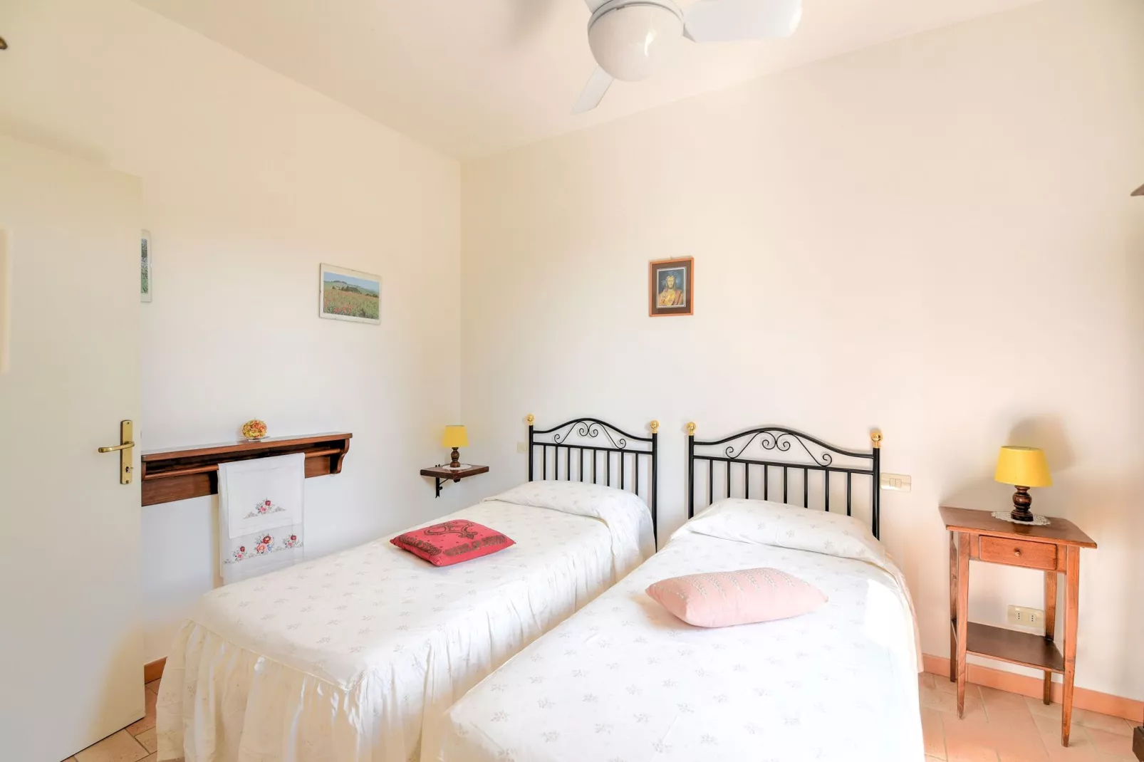 Chiaraquattro-Bedroom