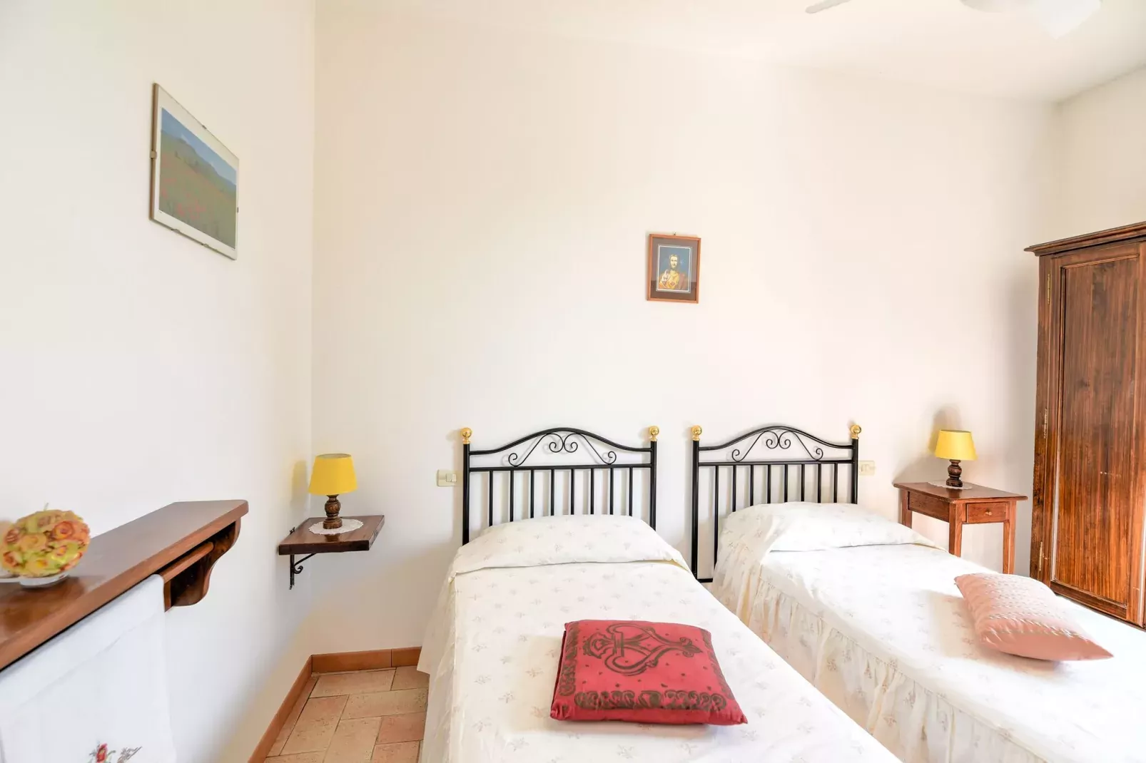 Chiaraquattro-Bedroom