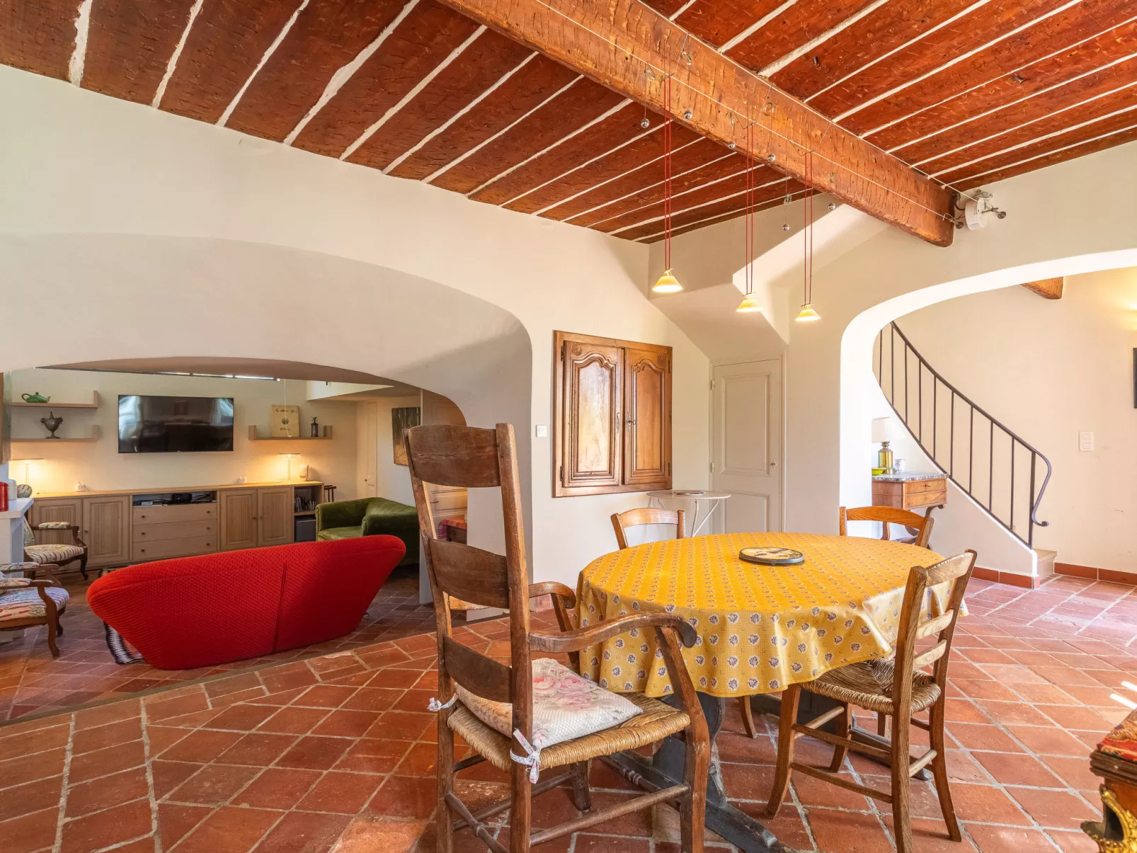 Le Clos du Pierredon-Inside