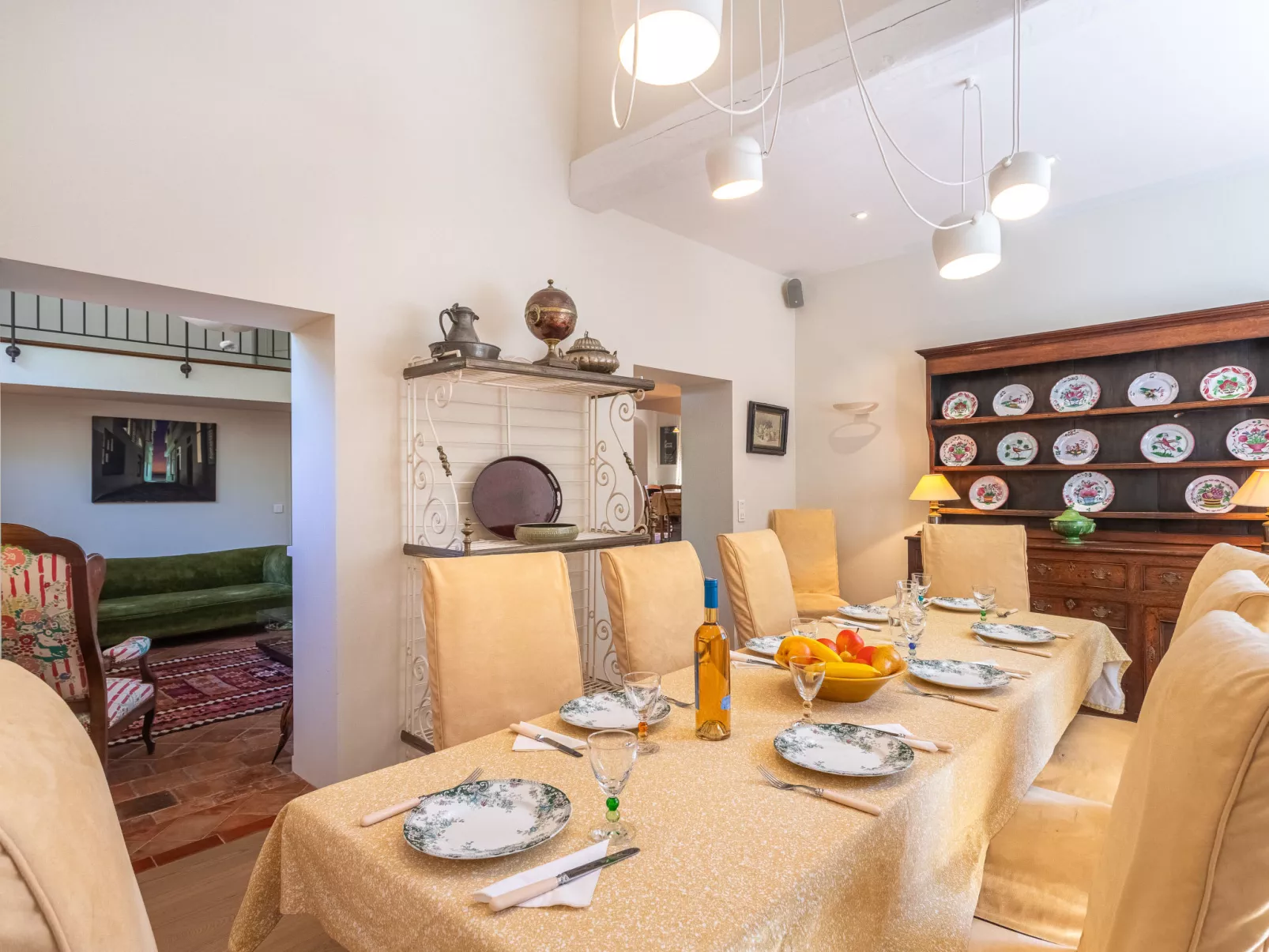 Le Clos du Pierredon-Inside