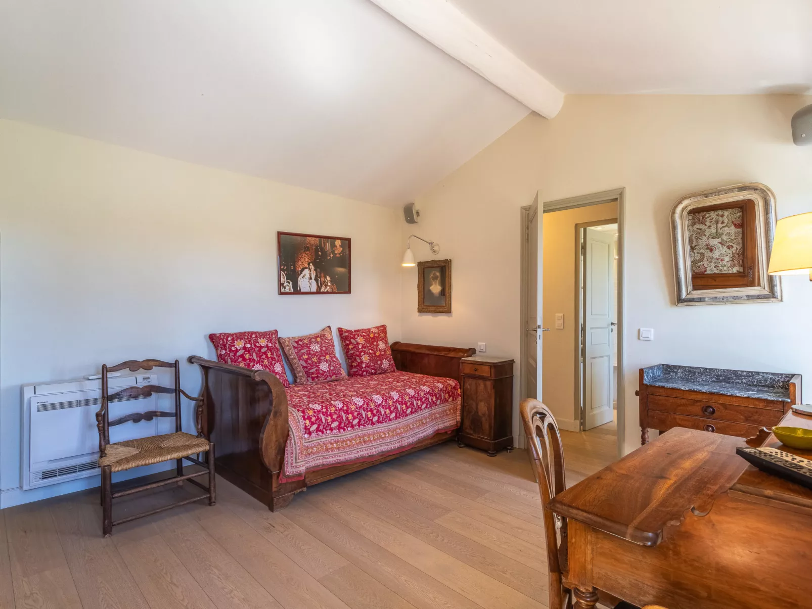 Le Clos du Pierredon-Inside
