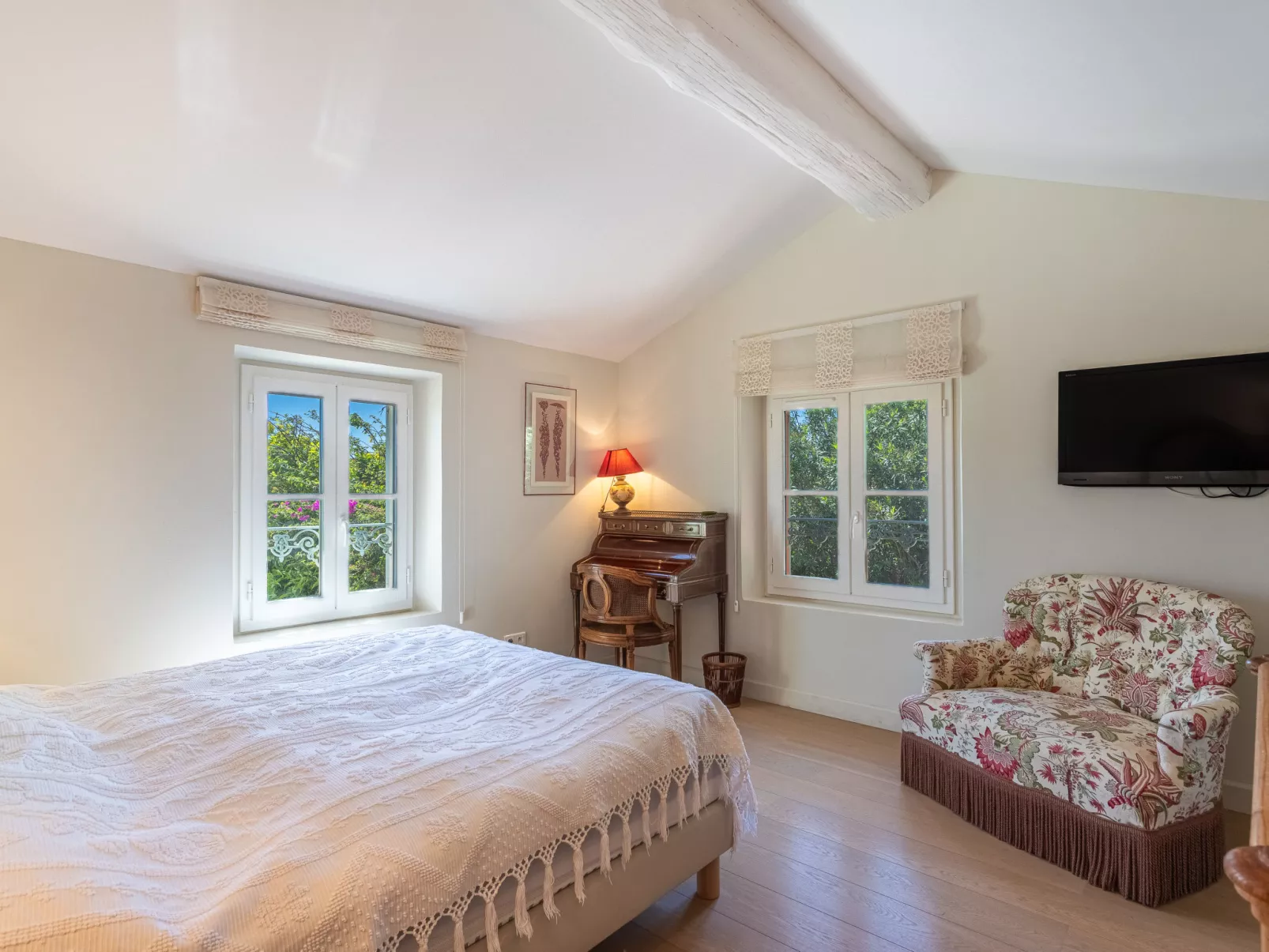 Le Clos du Pierredon-Inside