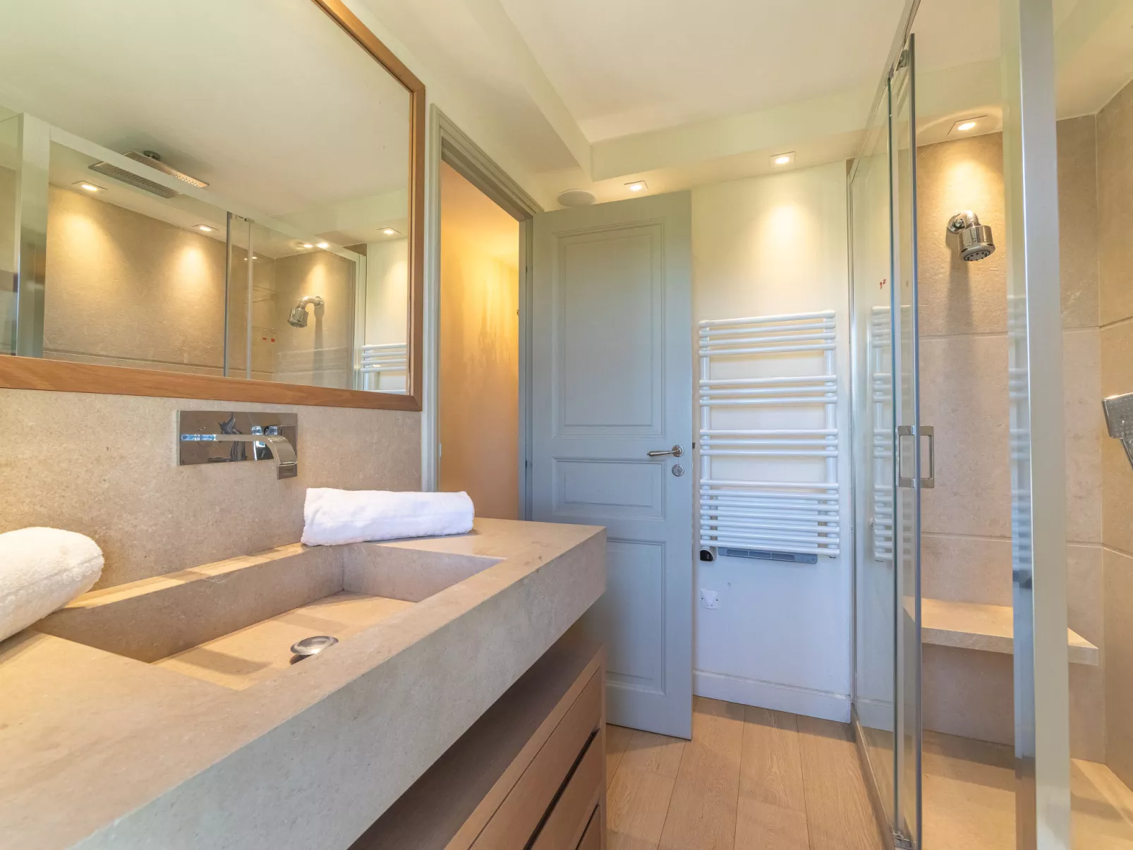Le Clos du Pierredon-Inside