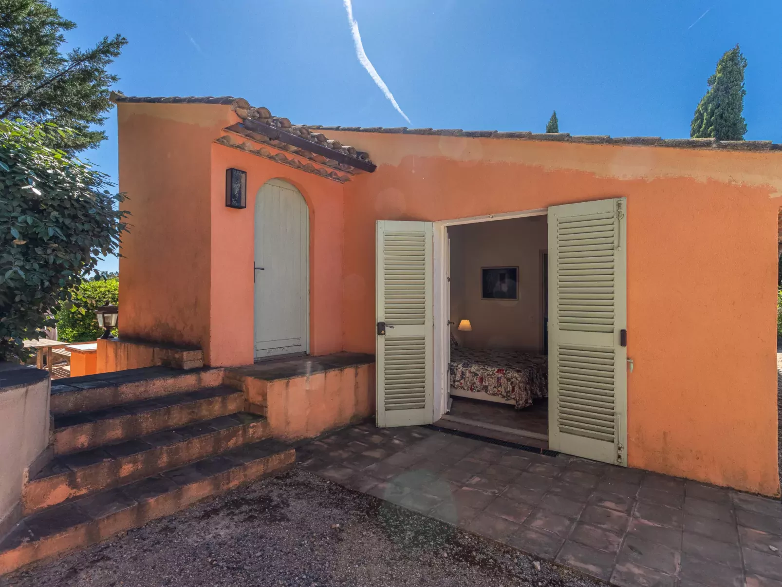 Le Clos du Pierredon-Outside