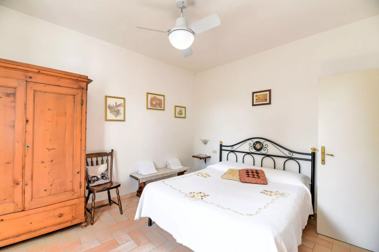 Chiaraquattro-Bedroom