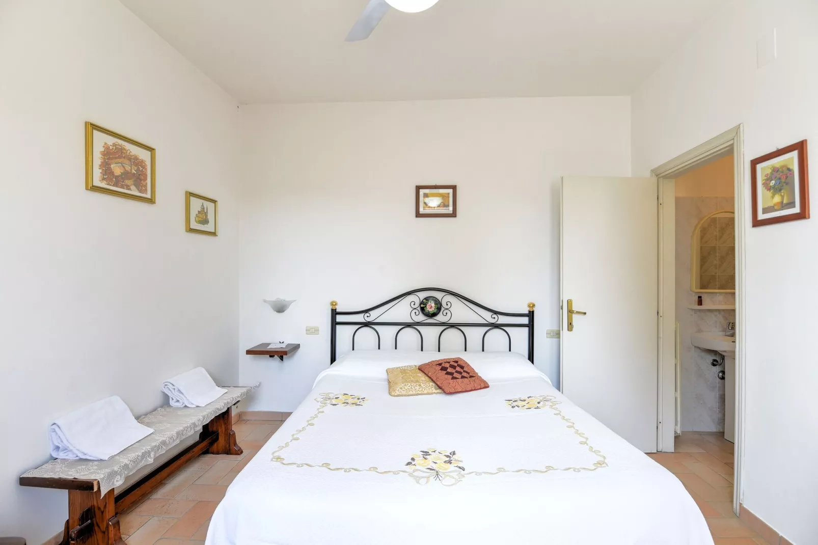 Chiaraquattro-Bedroom