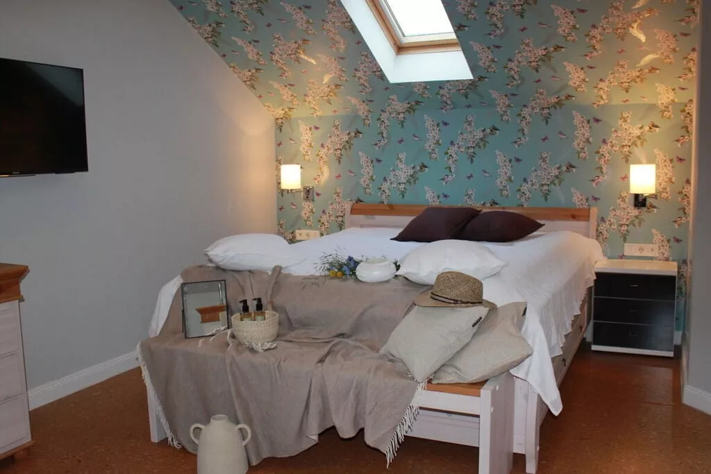 268812-Bedroom