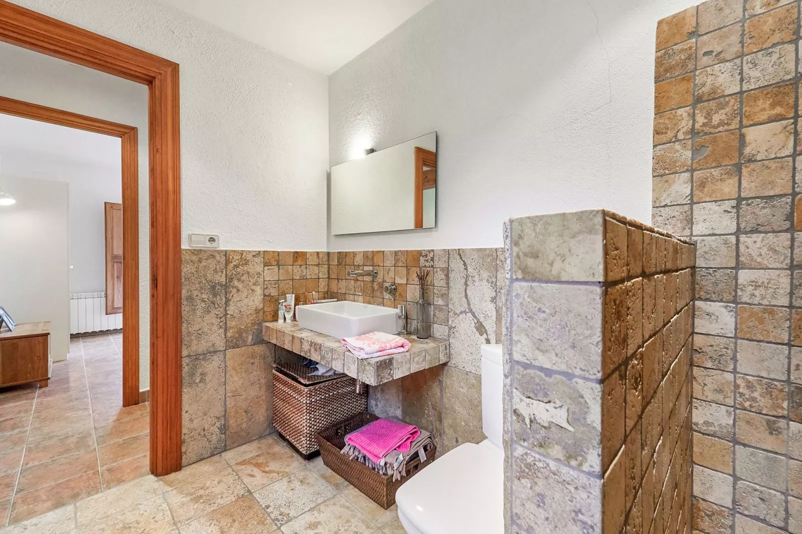 Can Pere Castanyer-Bathroom