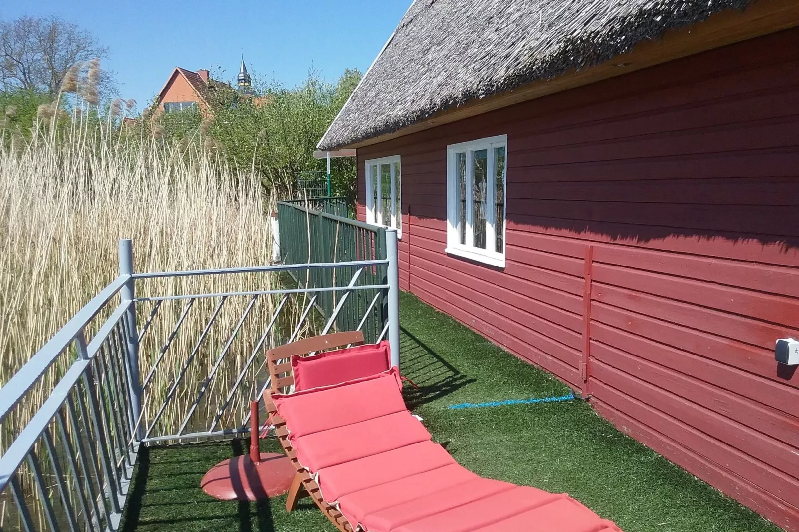 Bootshaus direkt am See mit eigenem Steg-Exterior summer