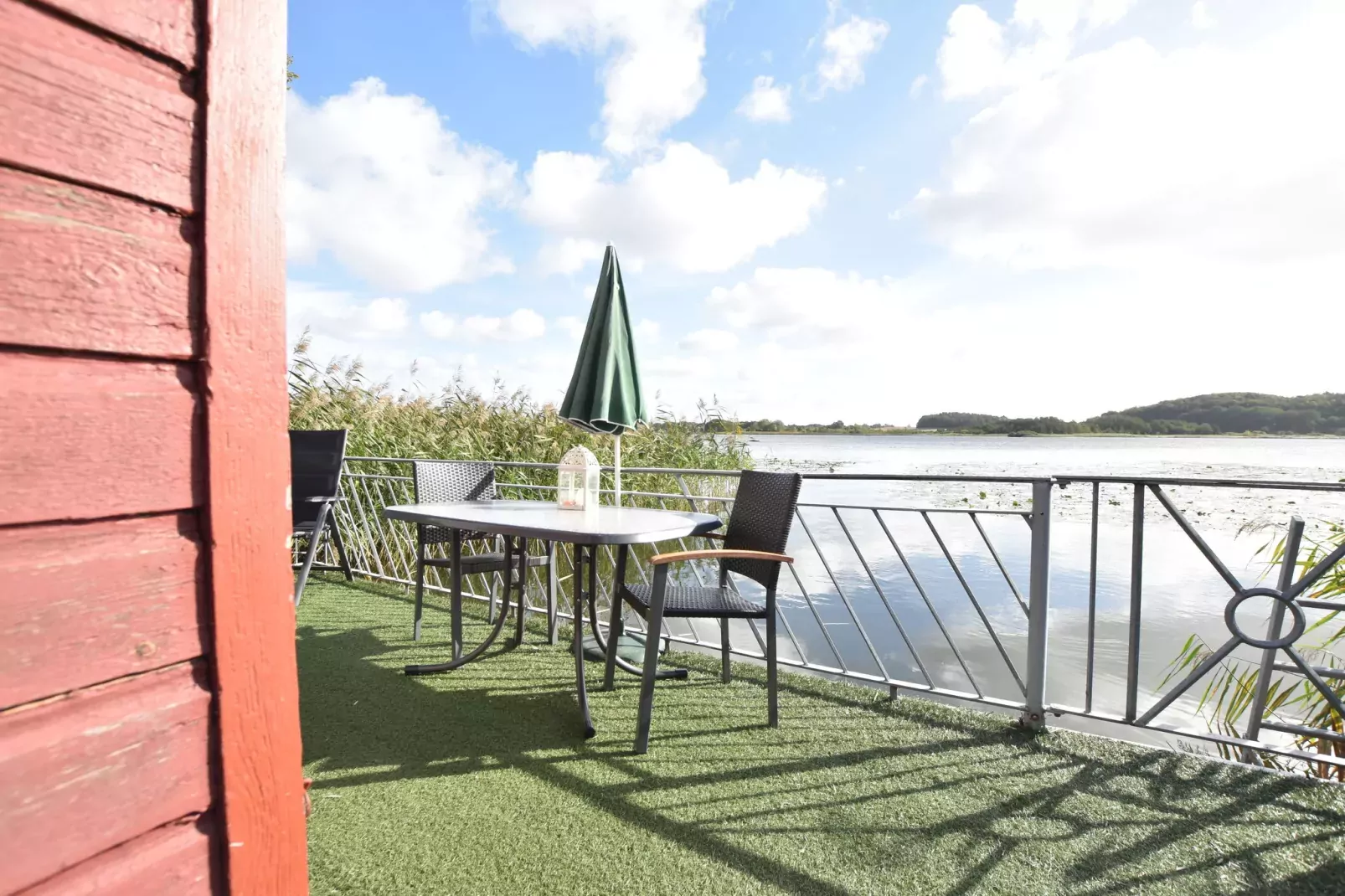 Bootshaus direkt am See mit eigenem Steg-Terrace balcony