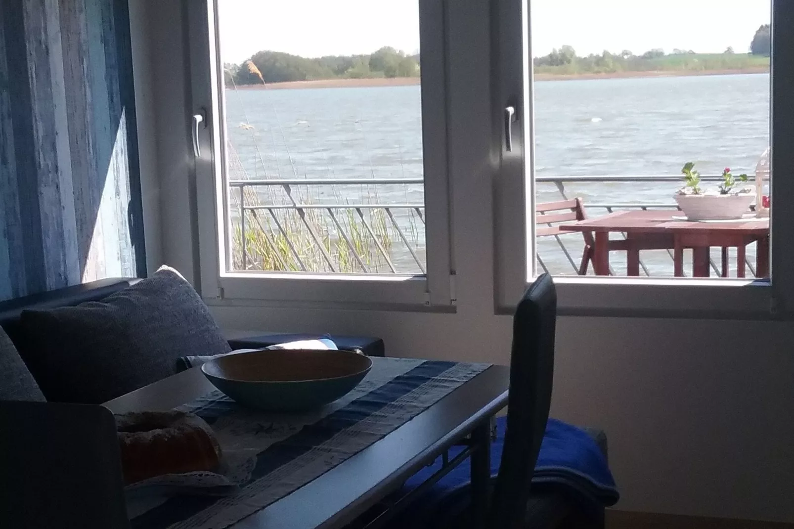 Bootshaus direkt am See mit eigenem Steg-Living room