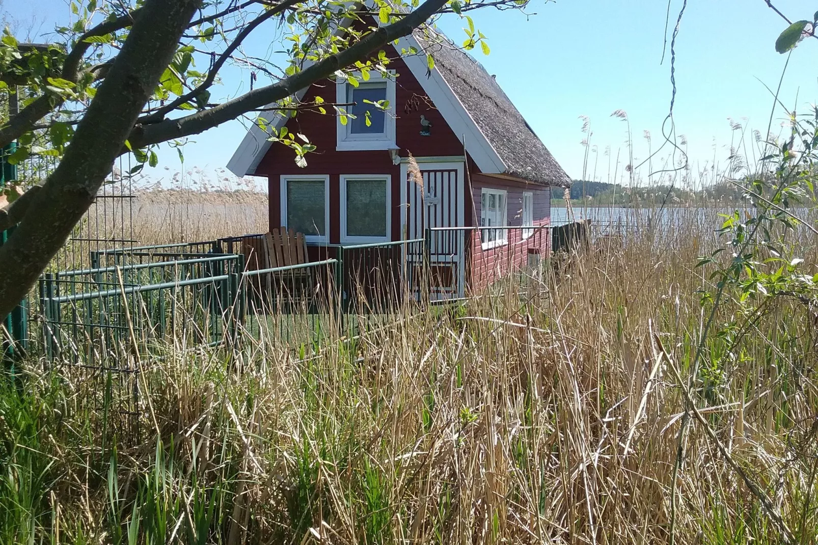 Bootshaus direkt am See mit eigenem Steg-Gardens summer