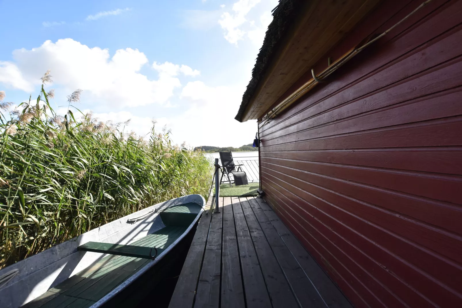 Bootshaus direkt am See mit eigenem Steg-Facilities