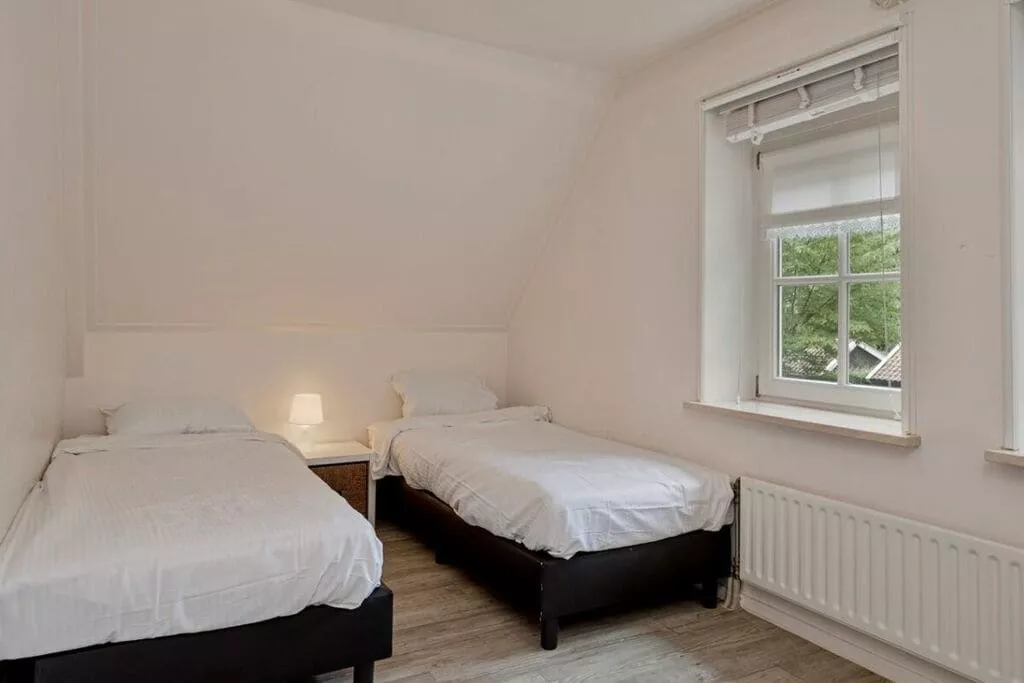 470036-Bedroom