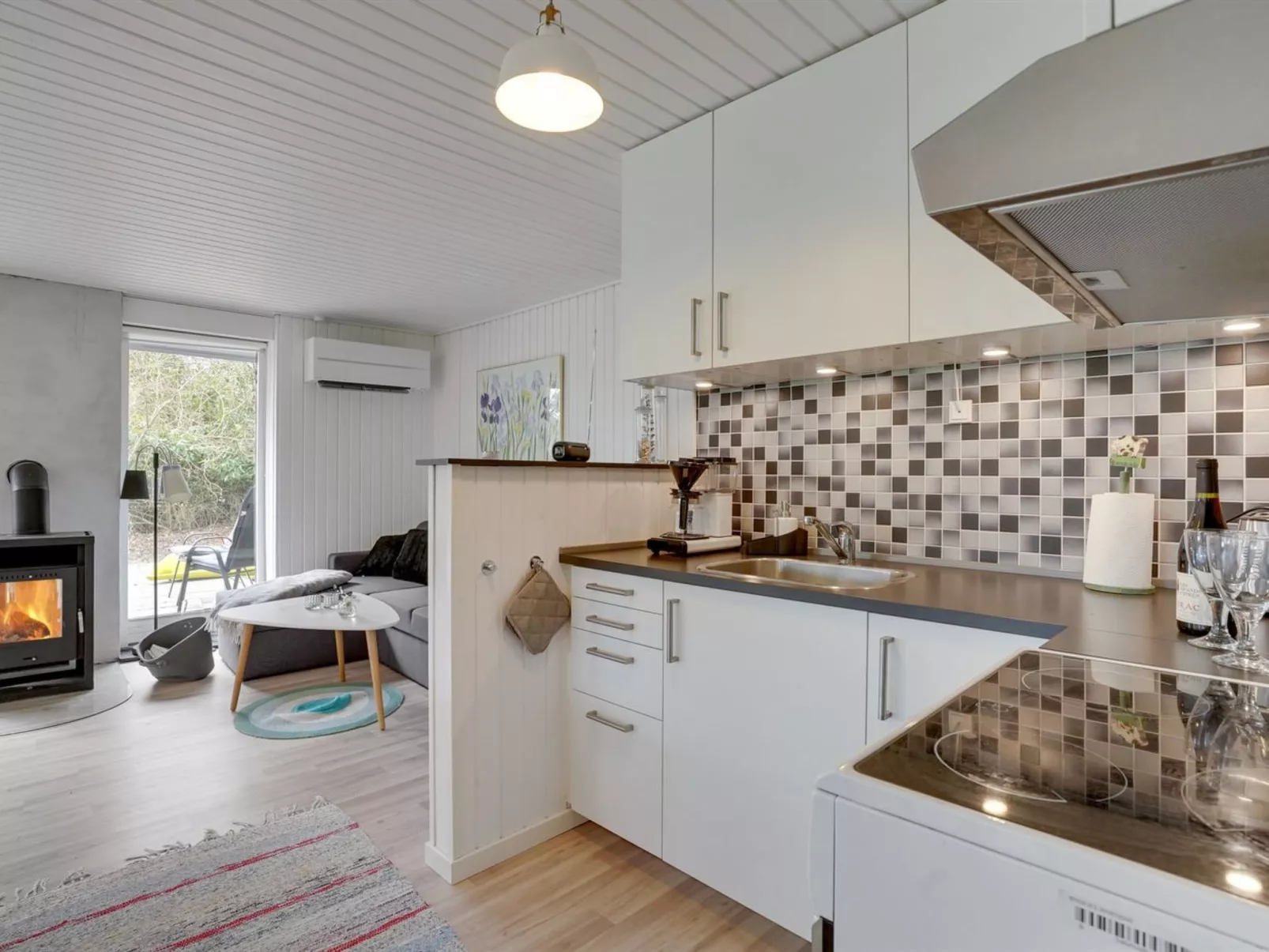 "Hendrina" - 500m from the sea-Inside