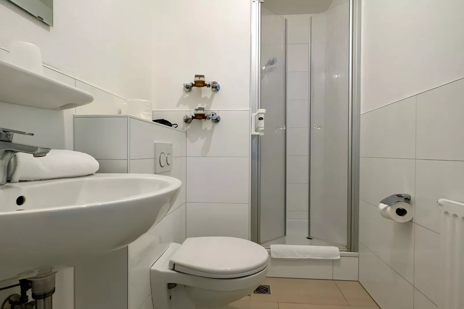Appartement Maria Typ A Standard-Bathroom