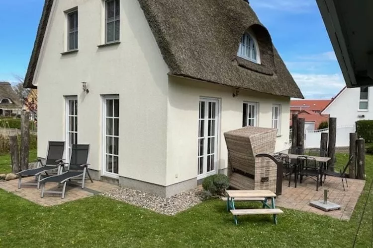 Ferienhaus Reetglück Wohlenberg-Exterior summer