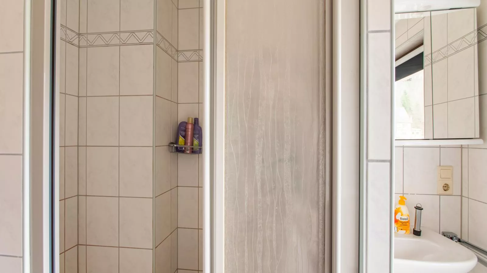 Kurhaus am Nordenau-Bathroom