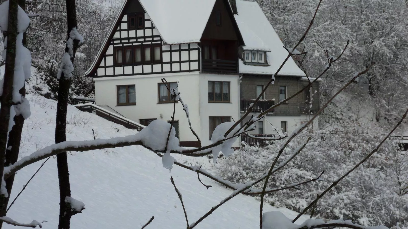 Kurhaus am Nordenau-Exterior winter