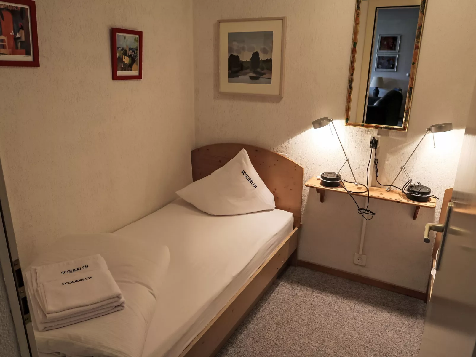 Apt B 032-Inside