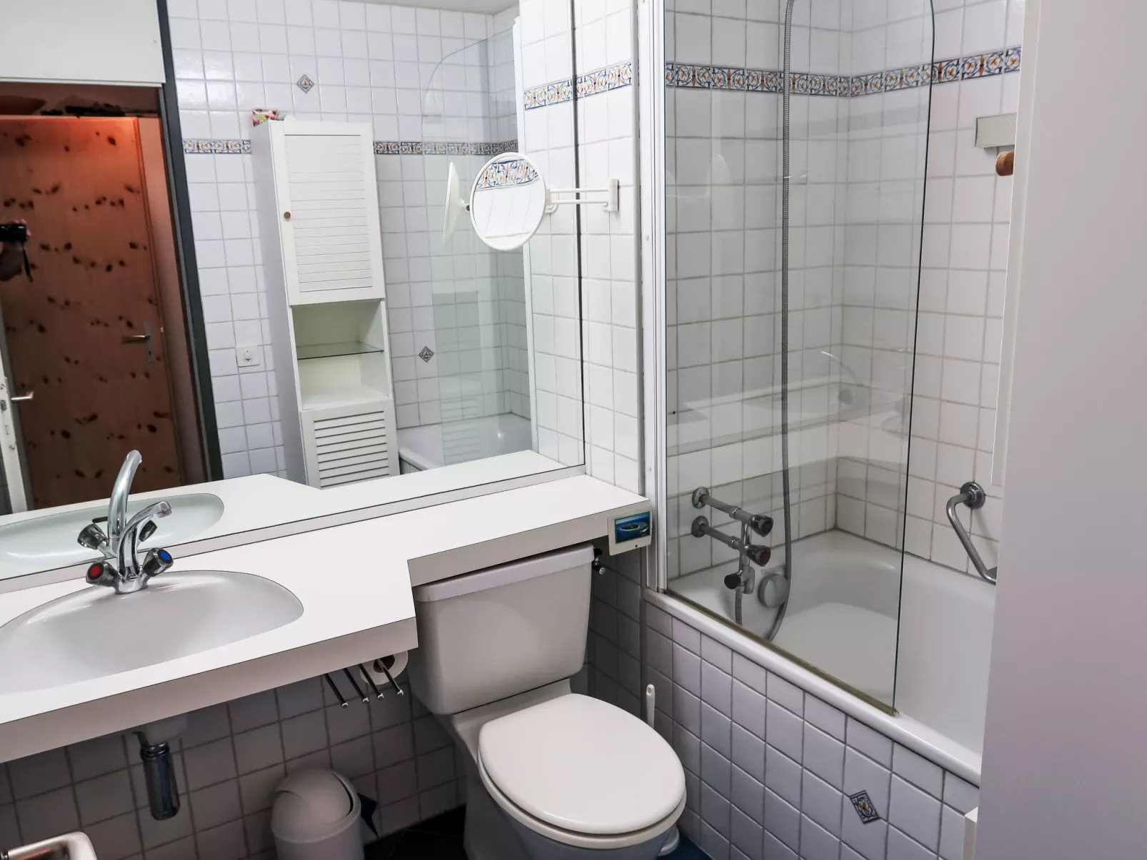 Apt B 032-Inside