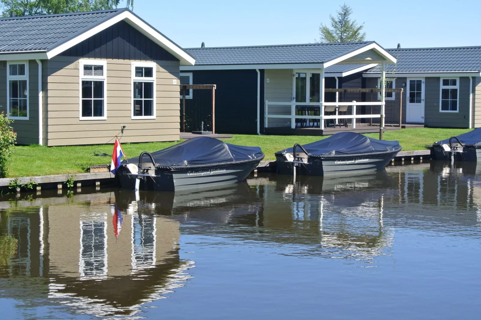 Vakantiepark Giethoorn 3-Exterior summer