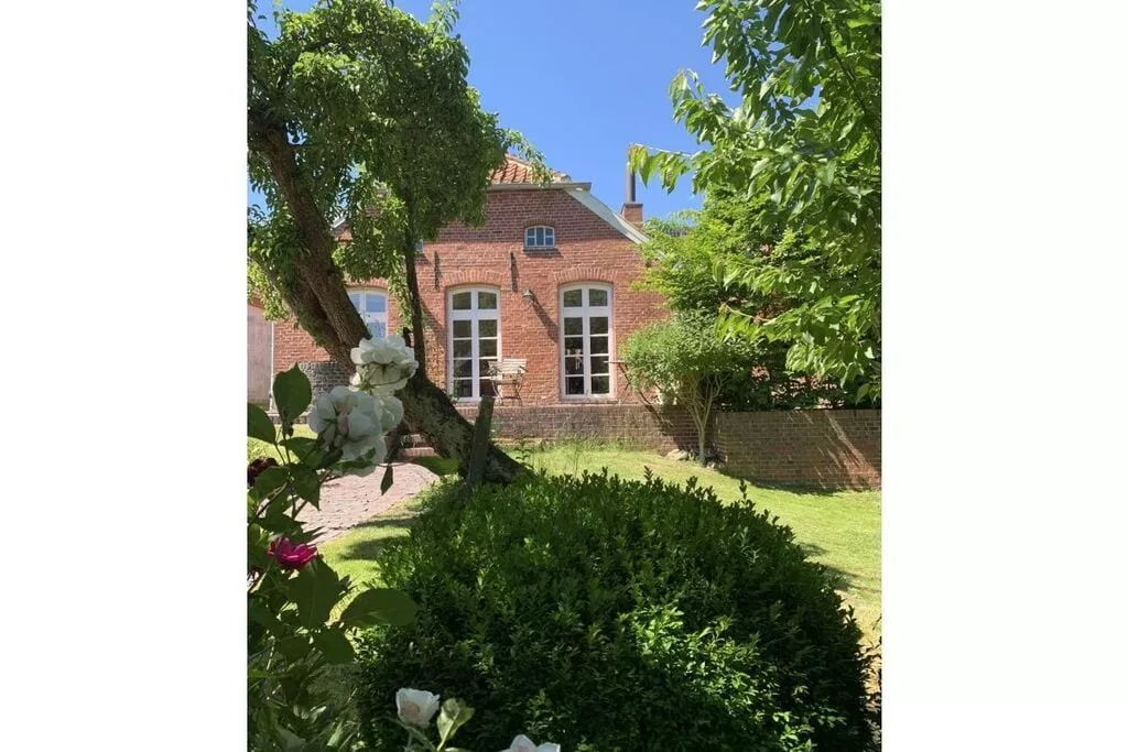 394110-Exterior summer