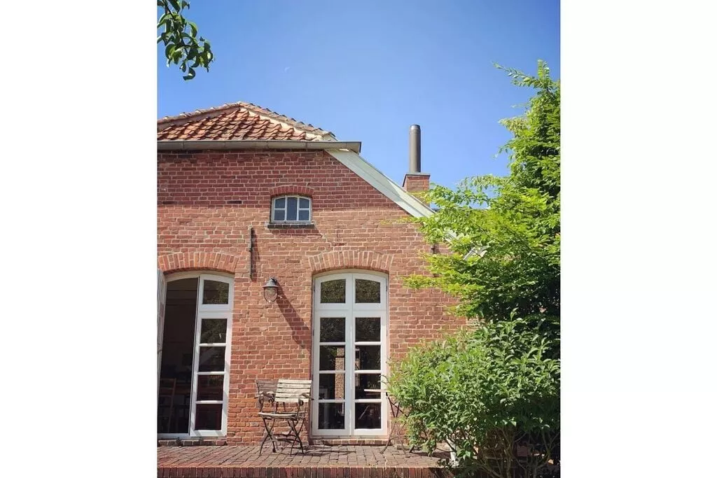 394110-Exterior summer