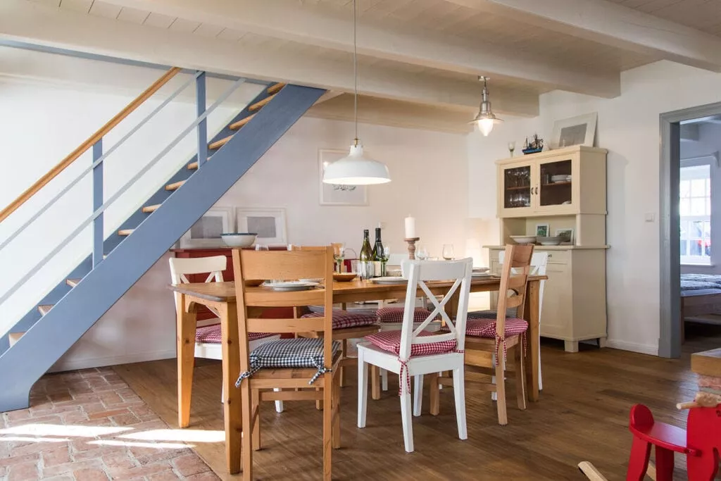 97432-Dining room
