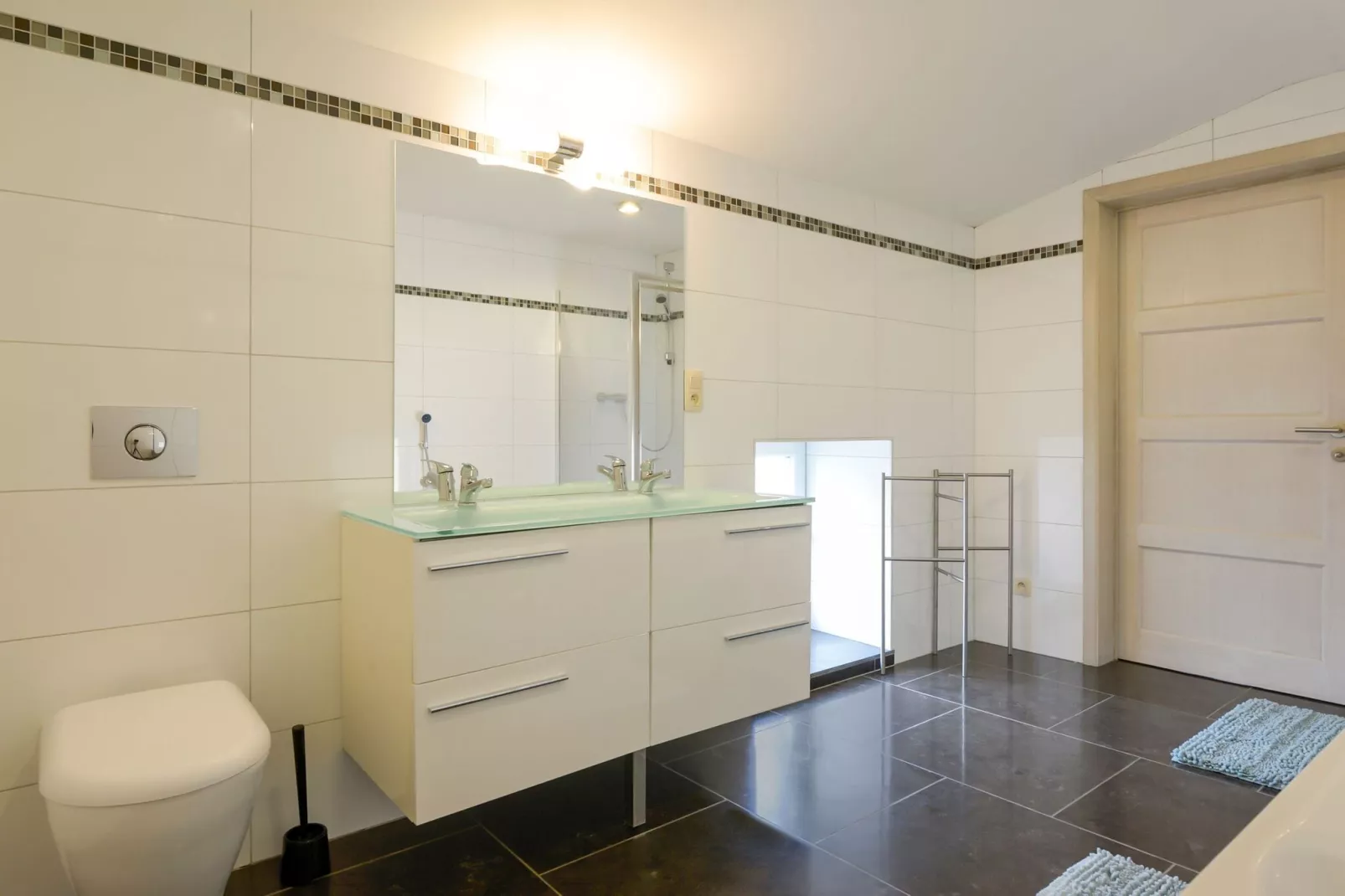La Brasserie-Bathroom