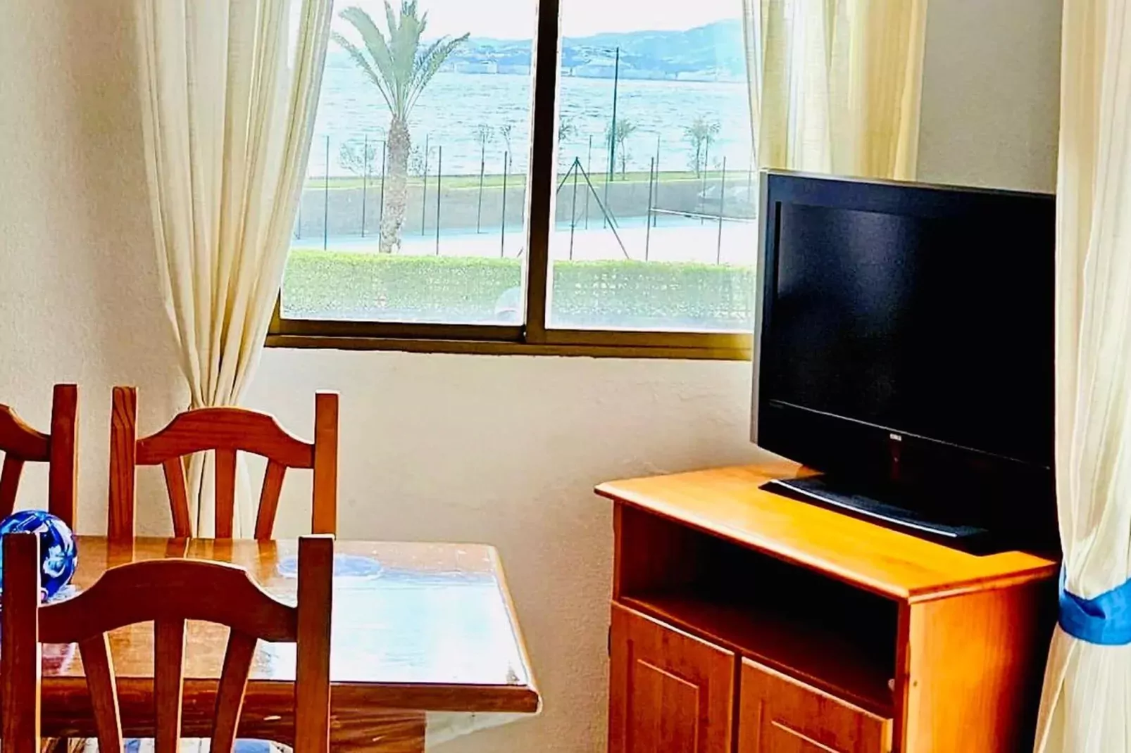 Vistamar-Dining room