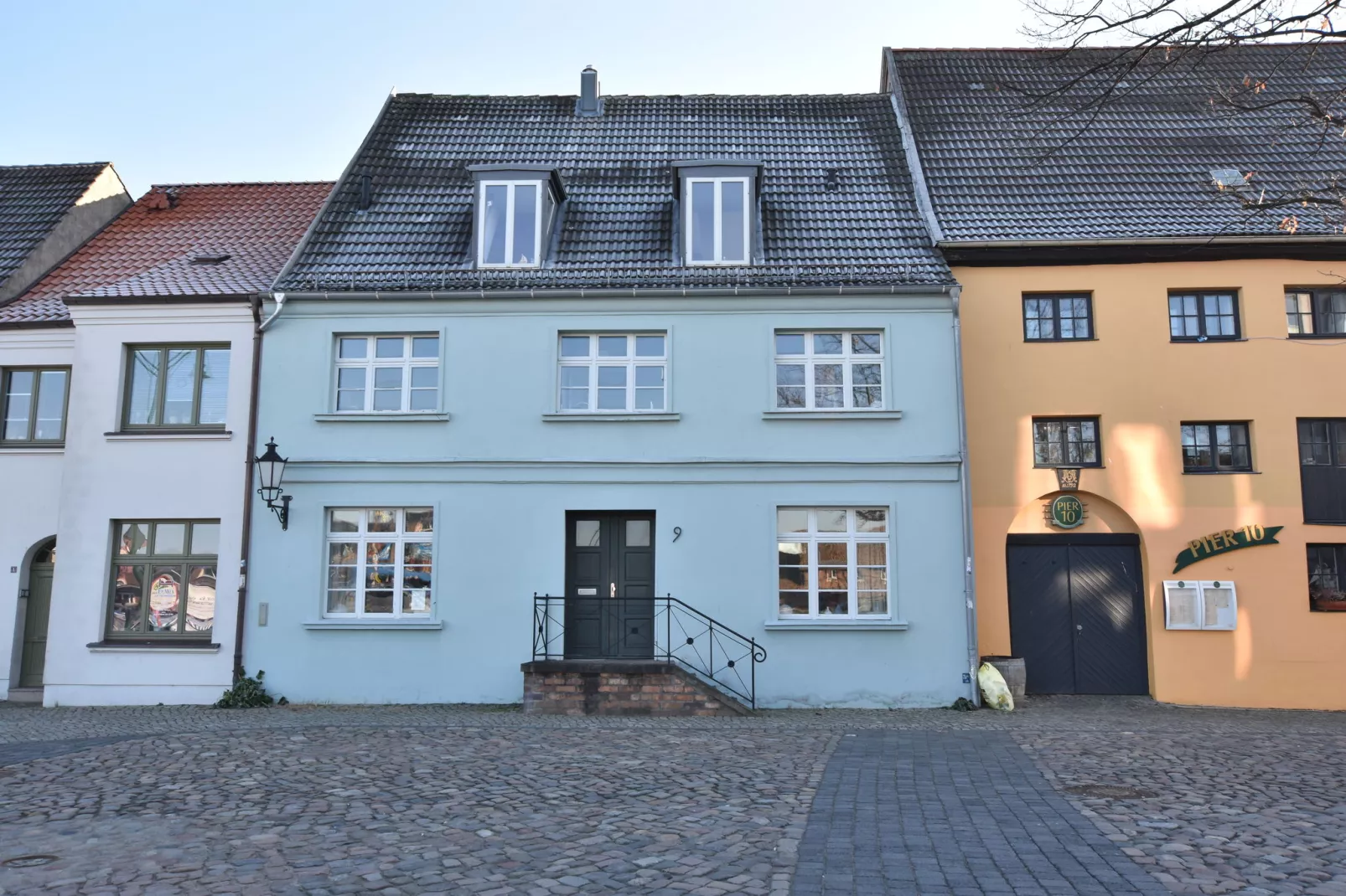 Backbord Hansestadt Wismar mit Terrasse-Außenbereich Sommer